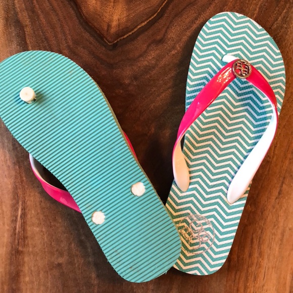 BCBG Flip flops - Picture 2 of 2